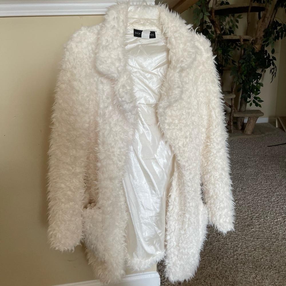 Beautiful off white lined shaggy Shop The Trends coat.  Size s.